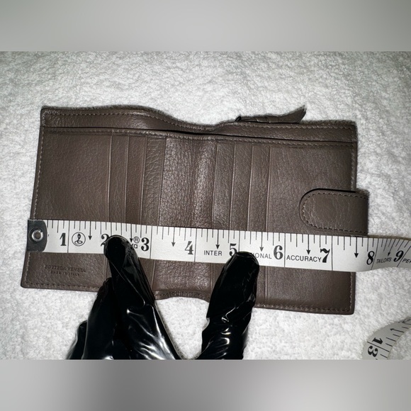 Bottega Veneta Intrecciato leather bifold wallet, Unisex. - Picture 14 of 14
